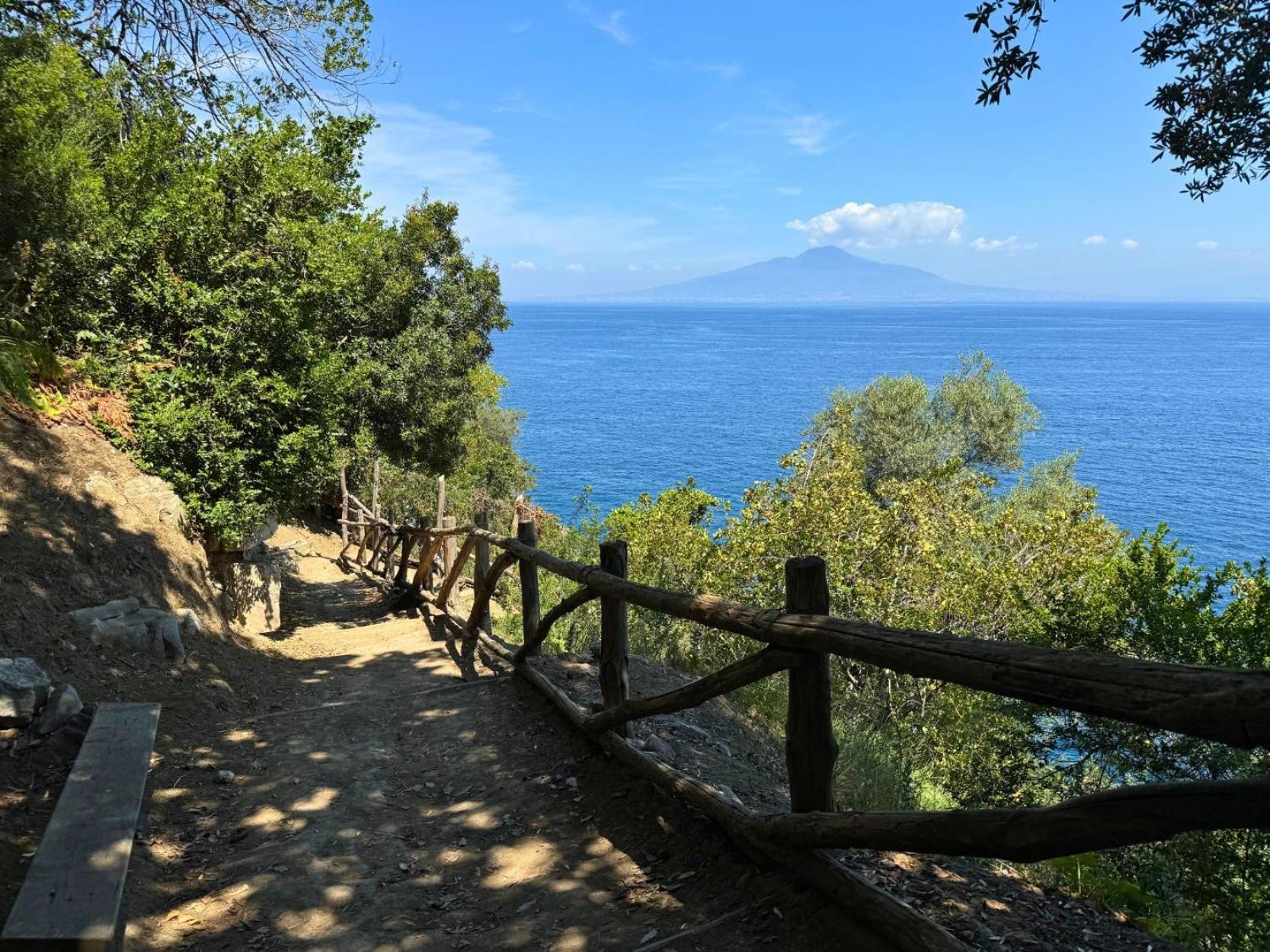 Hostel & Glamping Santa Fortunata Sorrento Exterior foto